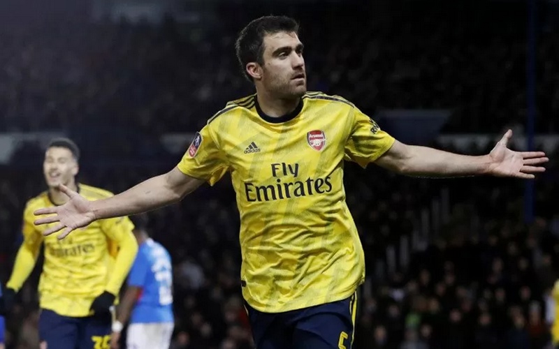  Keinginan Betis Gaet Sokratis dari Arsenal Terhalang Masalah Dana