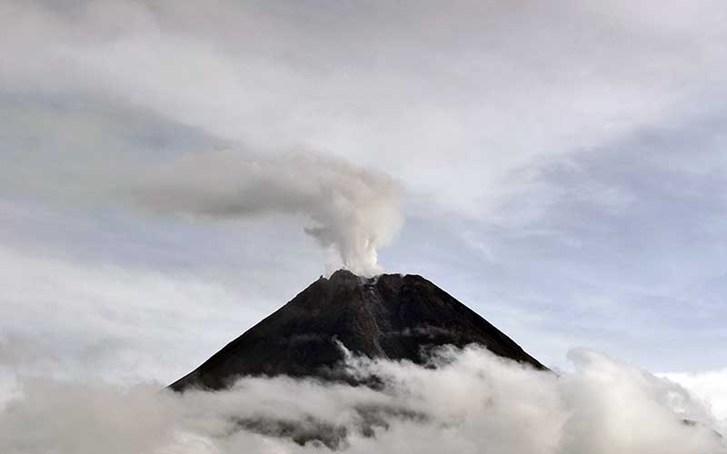  Aktivitas Vulkanik Gunung Merapi Terus Meningkat