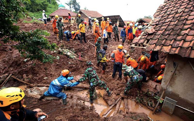  Tim SAR Gabungan Masih Mencari 26 Korban Bencana Tanah Longsor di Sumedang