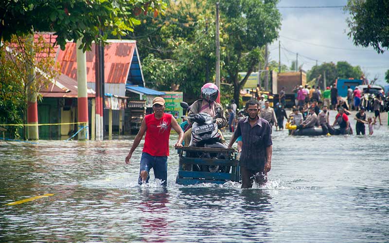  Sungai Bati-Bati Meluap, Jalan Trans Kalimantan Lumpuh