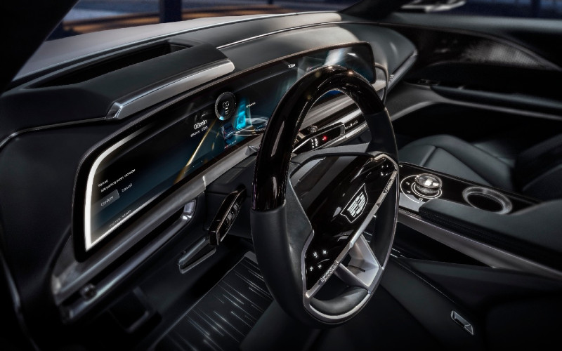 Cadillac Lyriq memiliki layar LED canggih diagonal 33 inci yang besar dan menawarkan antarmuka pengguna yang dapat disesuaikan untuk memberikan pengalaman pengguna secara fleksibel dan kelas atas. /Cadillac