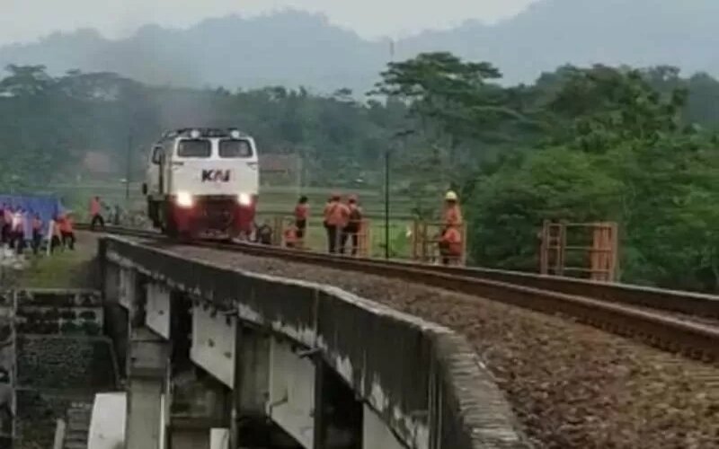  Jembatan Kereta Api Ambles di Brebes, Perjalanan KA Terganggu