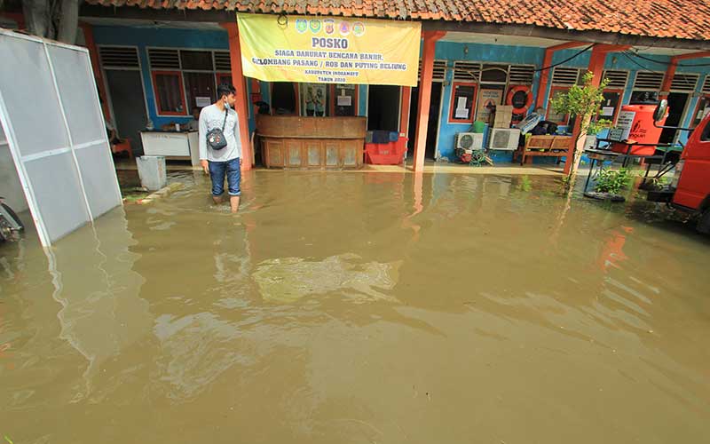  Kantor BPBD di Indramayu Terendam Banjir Akibat Tingginya Curah Hujan