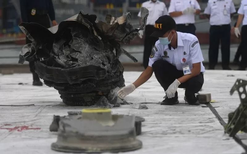  Tim SAR Cari Black Box Sriwijaya Air SJ 182 di Lima Titik