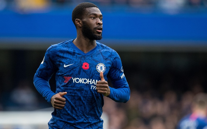  Milan Bersaing dengan Newcastle Dapatkan Bek Chelsea