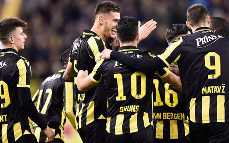  Hasil Liga Belanda : Vitesse Geser PSV & Feyenoord, Samai Nilai Ajax