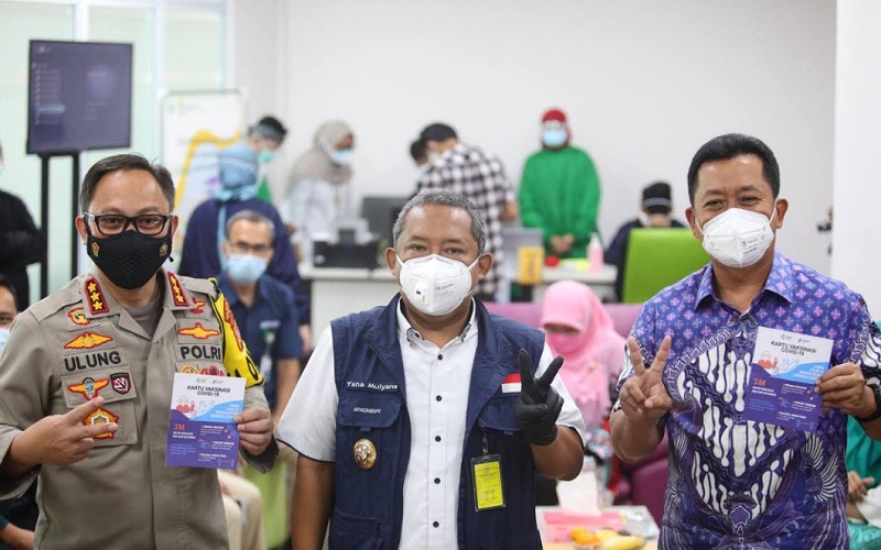  Vaksinasi Perdana di Kota Bandung Berjalan Lancar