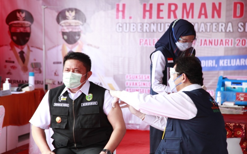  Suntikan Vaksin Covid-19 Perdana untuk Gubernur Sumsel
