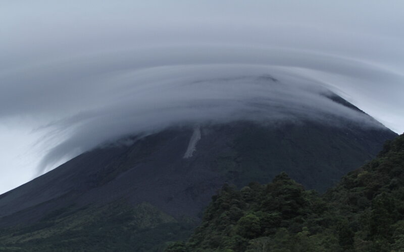  Gunung Merapi Kembali Mengeluarkan Lava Pijar dengan Jarak Luncur 400 Meter