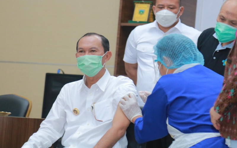  Setelah Gubernur Sumsel, Giliran Wali Kota Palembang Disuntik Vaksin Covid-19