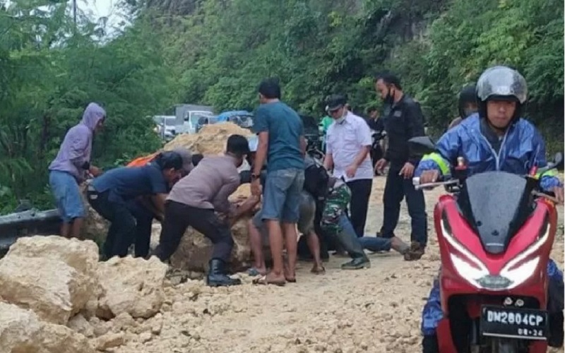  Risma Kirim Bantuan bagi Korban Gempa Majene dan Mamuju Sulbar