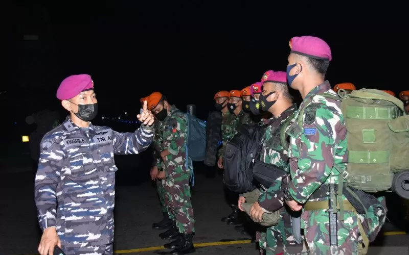  Banjir Banjarmasin: Korps Marinir Turun Tangan Bantu Korban