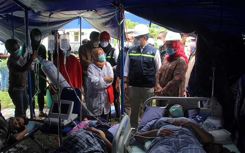  Menkes Budi Gunadi Sadikin Tinjau Penanganan Korban Gempa di Sulawesi Barat