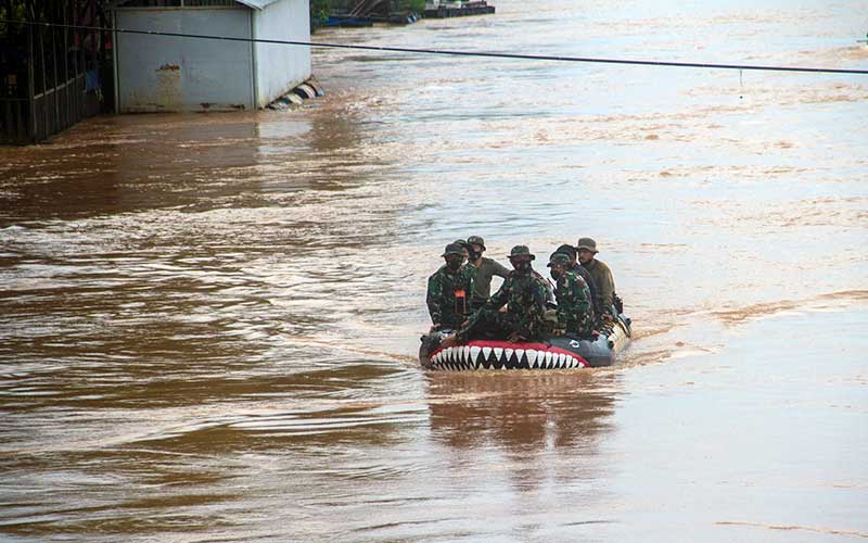  Korps Marinir TNI AL Terjun Membantu Evakuasi Korban Banjir di Kalimatan Selatan