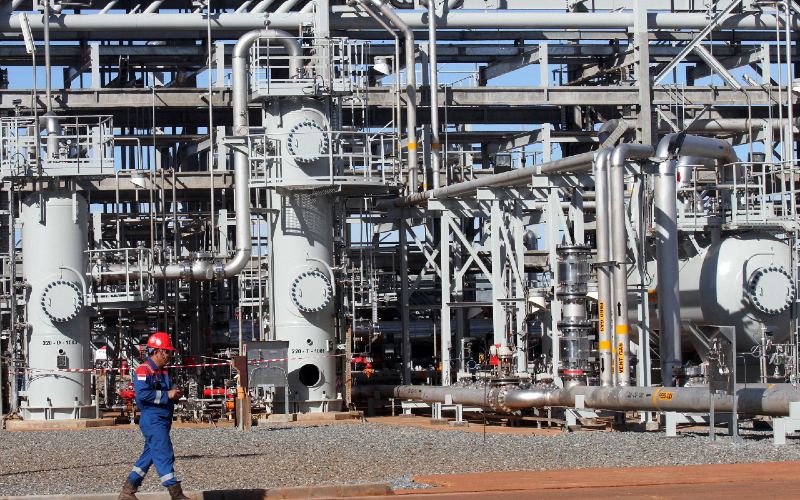  INDUSTRI HULU MIGAS : Menggantung Asa di Pundak Pertamina