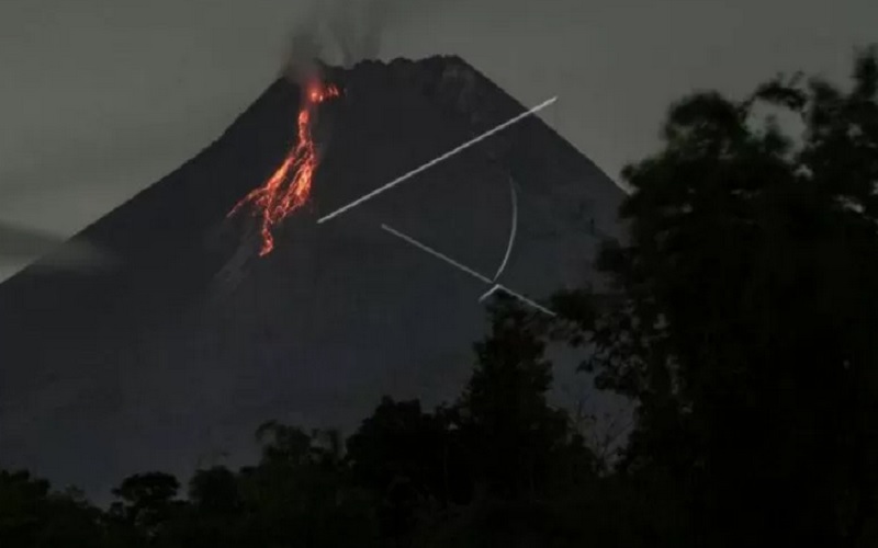  Merapi Keluarkan Awan Panas Guguran Setinggi 20 Meter