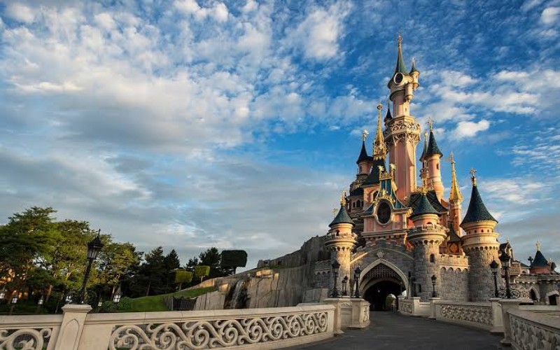 Ditunda, Disneyland Paris Baru Dibuka 2 April 2021