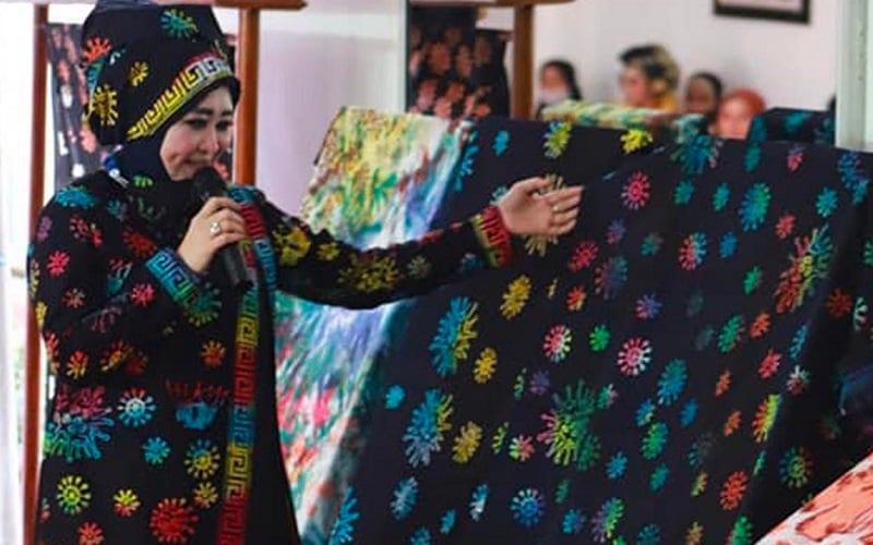  Batik Motif Corona, Terinspirasi Selama Jalani Isolasi Mandiri