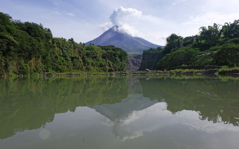  Letusan Merapi ke Arah Barat, Warga Mulai Antisipasi