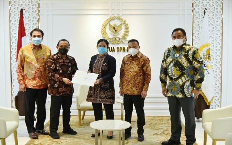  DPR Serahkan Hasil Uji Kepatutan Calon Kapolri ke Istana