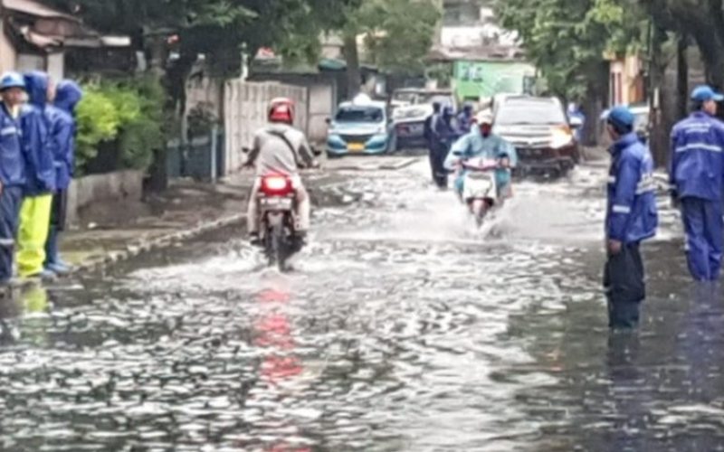  Curah Hujan Tinggi di Ibu Kota, Tujuh RT dan 15 Jalan Tergenang