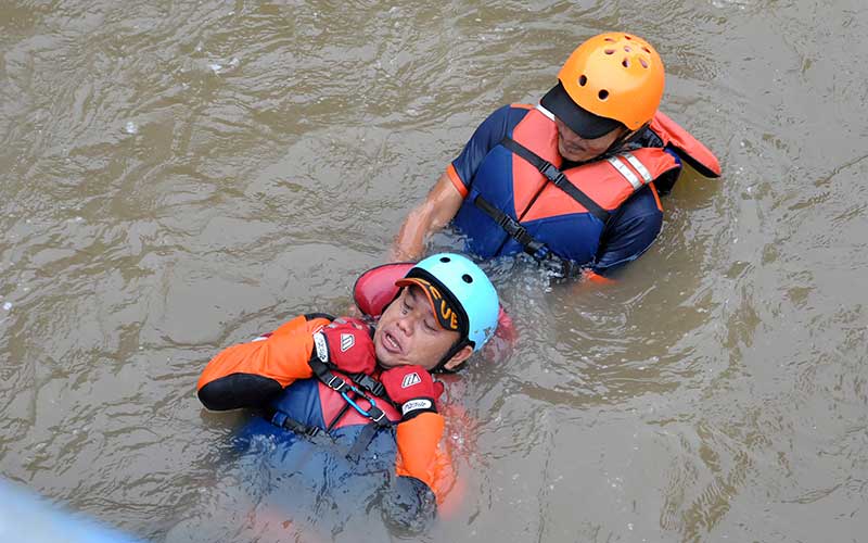  Pelatihan Penanggulangan Banjir di Sungai Ciliwung Jawa Barat