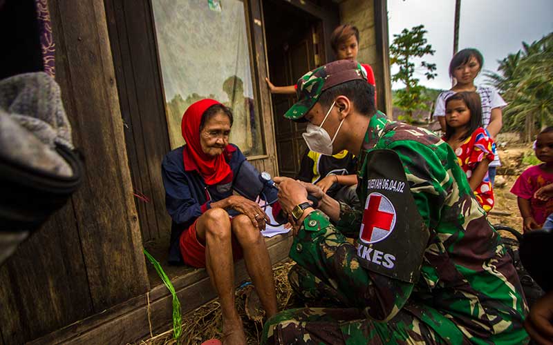  Puskesad TNI AD Berikan Layanan Kesehatan Kepada Korban Banjir di Pelosok Kalimantan Selatan