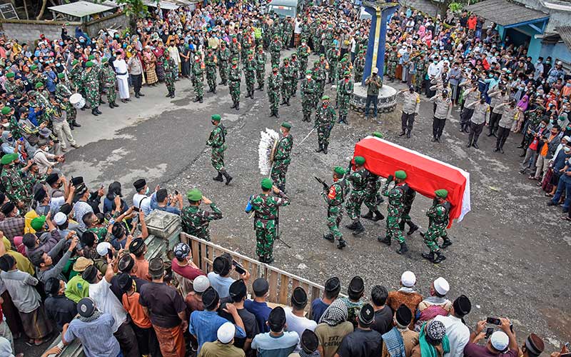  Ribuan Warga Antar Jenazah Praka (Anumerta) Dedi Hamdani Yang Gugur di Papua