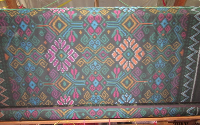  Harga Tenun Tradisional Klungkung Alami Gejolak 