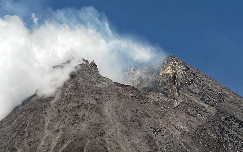  Gunung Merapi Luncurkan Guguran Awan Panas, Terjadi 14 Kali