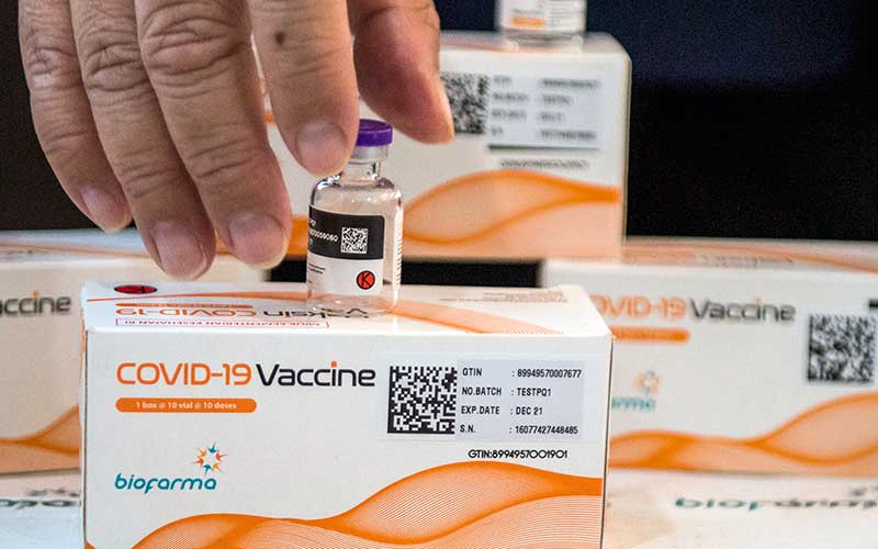 Kemasan vaksin Covid-19 diperlihatkan di Command Center serta Sistem Manajemen Distribusi Vaksin (SMDV), Bio Farma, Bandung, Jawa Barat, Kamis (7/1/2021). ANTARA FOTO/M Agung Rajasa