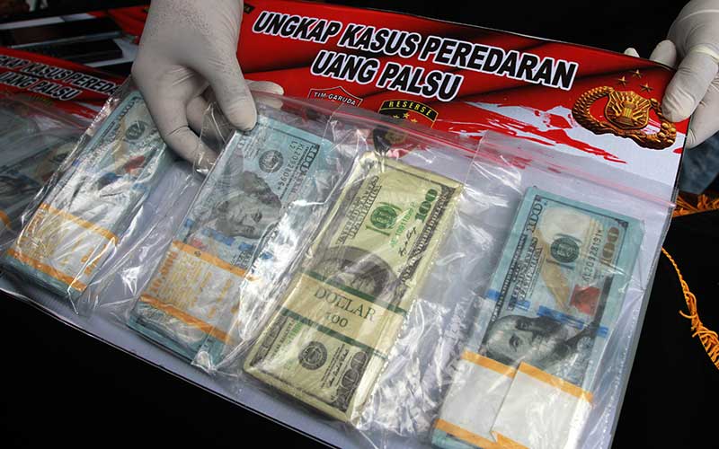  Polisi Berhasil Amankan Dollar AS Palsu Senilai Rp1,4 miliar Yang Beredar di Bandara Soekarno Hatta