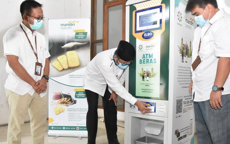  Bank Syariah Mandiri Hadirkan ATM Beras di Masjid Nurul Iman Padang