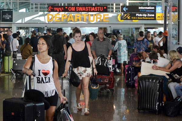  PANDEMI COVID-19 : Kunjungan Wisman Bali 2020 Terendah 