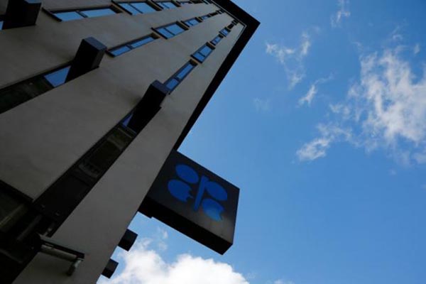  Jelang Pertemuan OPEC+, Pilihan Sulit Soal Pemangkasan Produksi Membayangi 