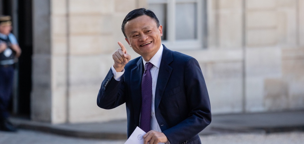 Pendiri Alibaba Group Holding Ltd. Jack Ma tiba di konferensi Tech For Good di Istana Elysee di Paris, Prancis, Rabu (15/5/2019). - Bloomberg/Marlene Awaad
