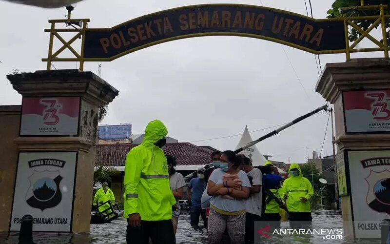  Tahanan Polisi Terpaksa Dievakuasi Akibat Banjir Semarang