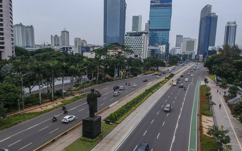  PERTUMBUHAN EKONOMI DAERAH : DKI Jangan Lengah    