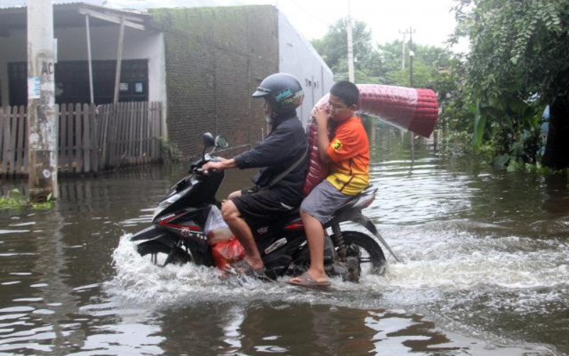  Diguyur Hujan Deras, 13 Kecamatan di Karawang Terendam Banjir