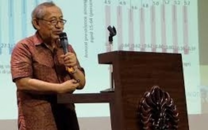  Sosok Samsurizal, Profesor Berumur 76 Tahun Disuntik Vaksin Covid-19