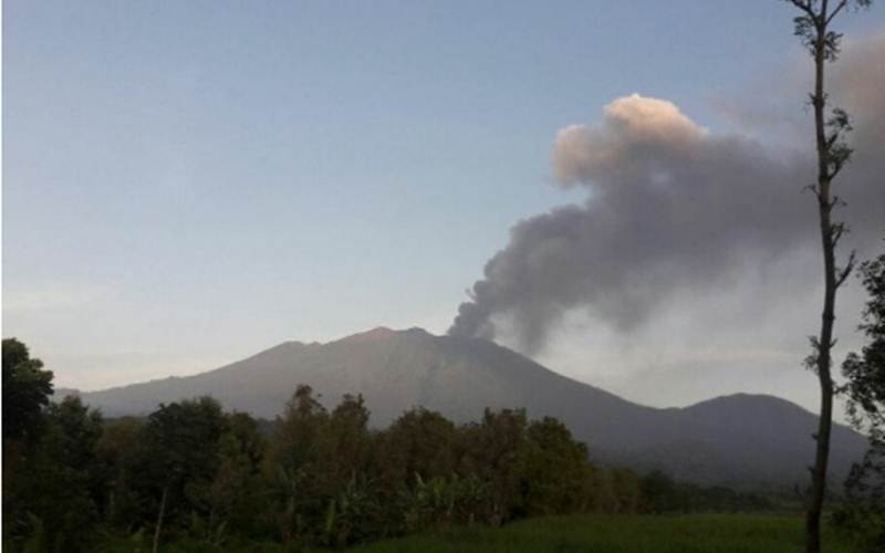  Gunung Raung Masih Erupsi, Lion Air Group Kembali Batalkan Penerbangan 