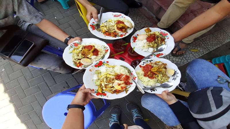 Makanan yang akan menjadi tren tahun Kerbau Logam adalah produk yang membawa rasa pedas dan atau manis. Dijelaskan bahwa pedas berasal dari elemen logam kecil dari kerbau dan manis adalah elemen tanah kecil. Kuliner legendari di Bali, Nasi Bali Men Weti. JIBI/Bisnis/Tim Jelajah Jawa-Bali 2019