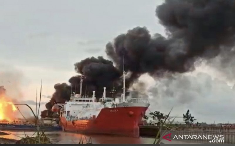  Boom! Kapal Tanker Milik Anggota DPR Terbakar, Ini Videonya