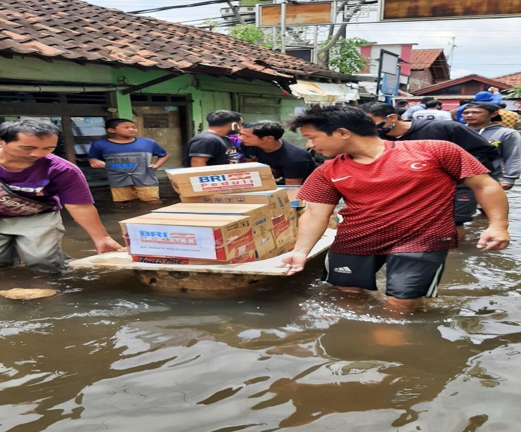 Banjir Pantura Bri Bangun Posko Bencana Dan Salurkan Sembako Untuk Korban Banjir