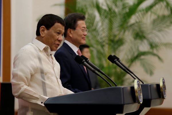  Duterte Tarik Bayaran Jika AS Ingin Perpanjang Pakta Militer dengan Filipina