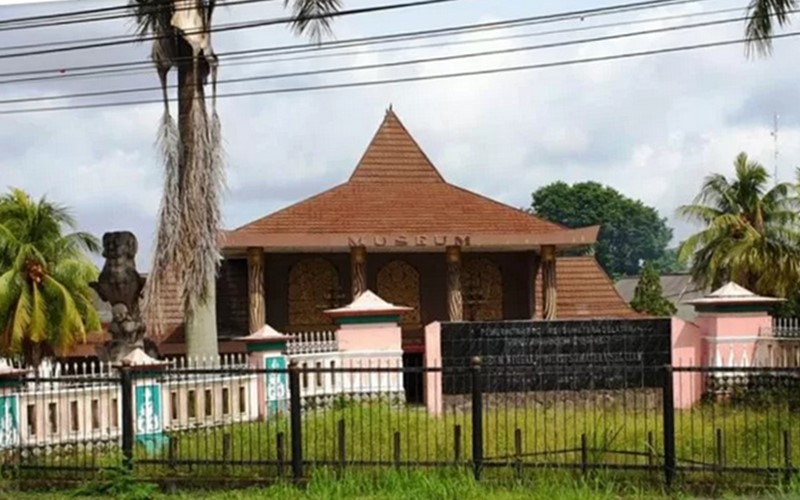  Museum Negeri Balaputra Dewa Palembang Terima Hibah Batik Langka