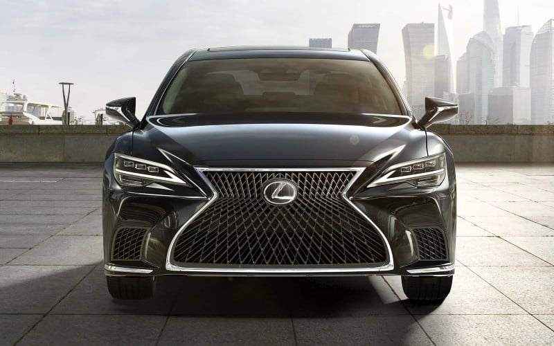  Lexus LS Generasi Kelima Resmi Mengaspal di Indonesia