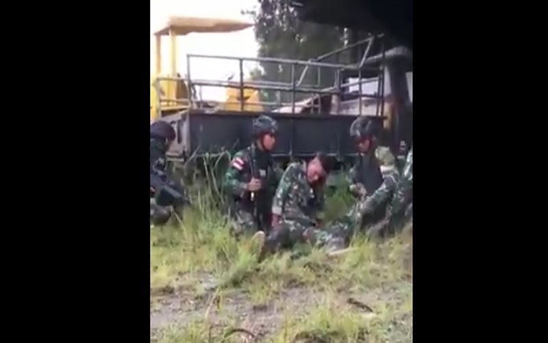 Viral! Video Prajurit TNI Terluka saat Baku Tembak dengan Separatis OPM