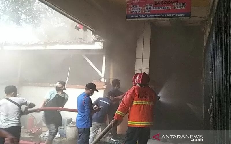  Kebakaran Kios Pasar Kliwon Kudus Bikin Panik Pedagang