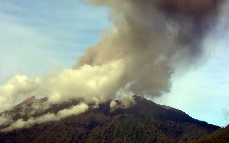  Gunung Raung di Banyuwangi Semburkan Abu Vulkanik Setinggi 1.000 Meter
